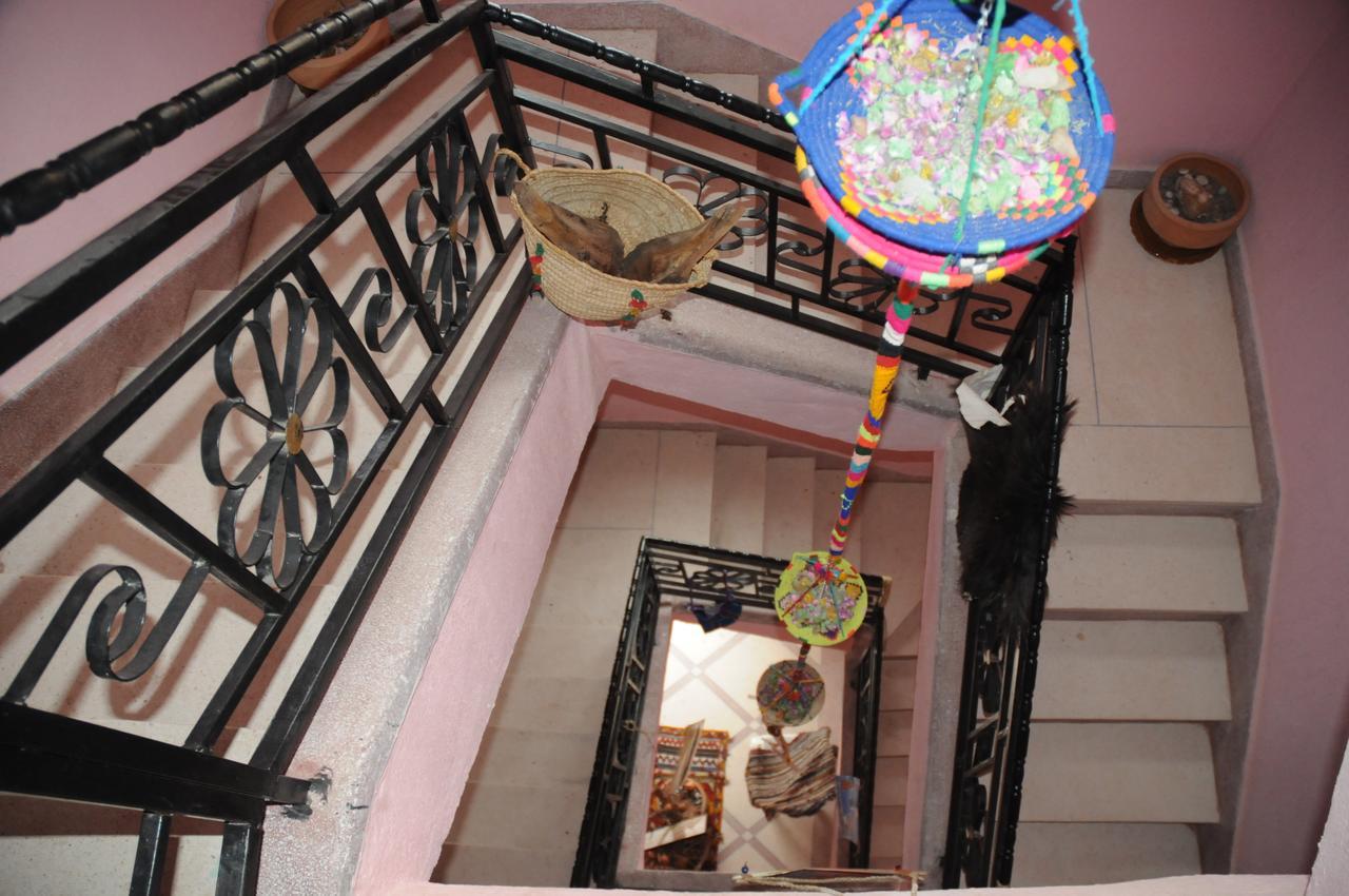Auberge De La Jeunesse Tajda Bagian luar foto