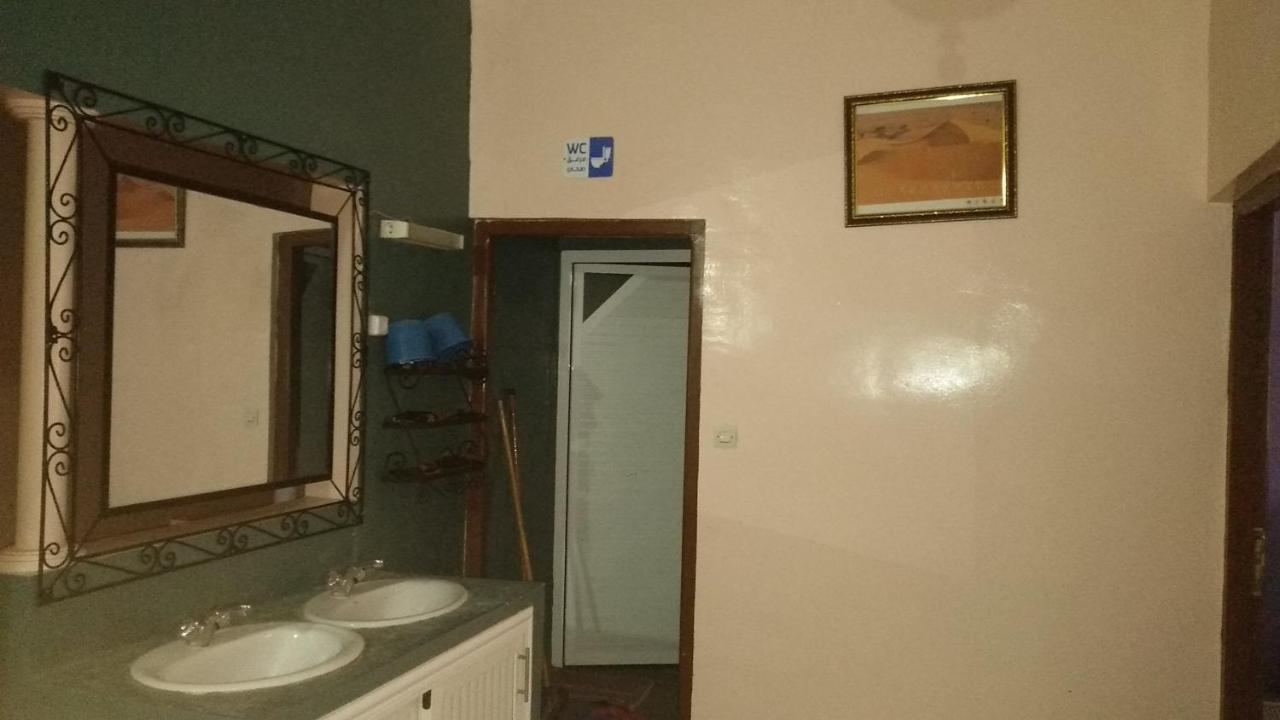 Auberge De La Jeunesse Tajda Bagian luar foto